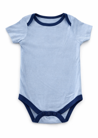 Mameluco/ Body Azul Claro Manga Corta con Bordes Azul Oscuro – Bebé Niño