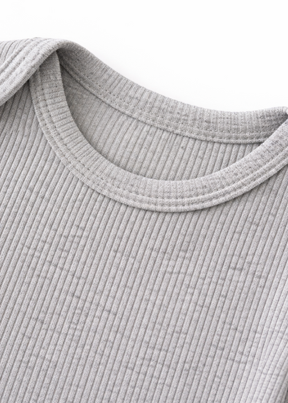 Mameluco/ Body Gris Unicolor Textura Rib Manga Larga