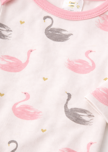 Mameluco Blanco Estampado Cisnes Rosados Manga Larga – Bebé Niña